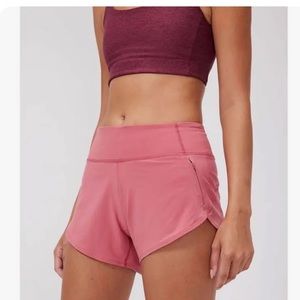 Outdoor Voices Hudson 4" Short
Desert rose color Size Small NWT